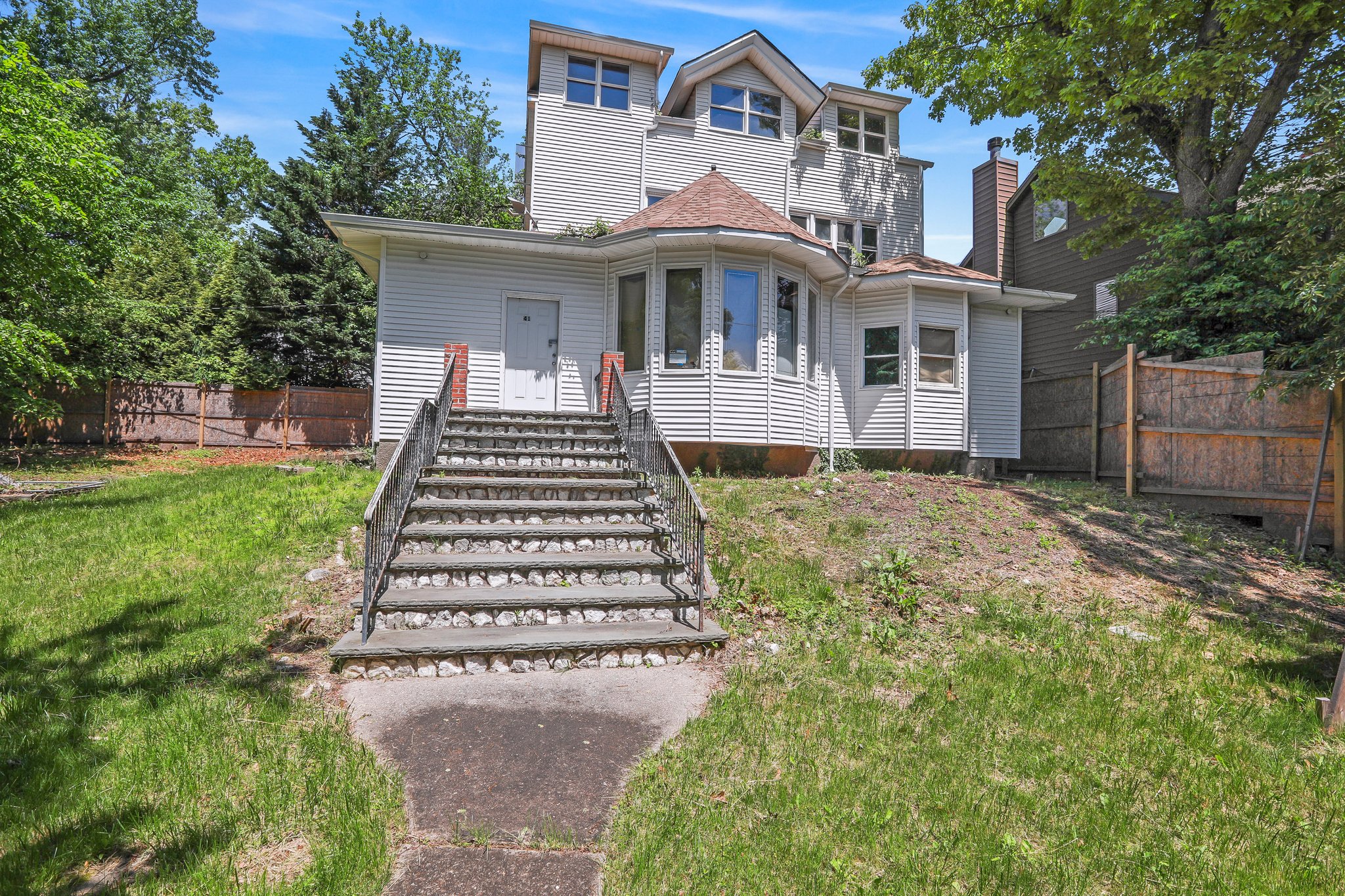 Photo of home for sale on Lighthouse Hill, Staten Island, NY