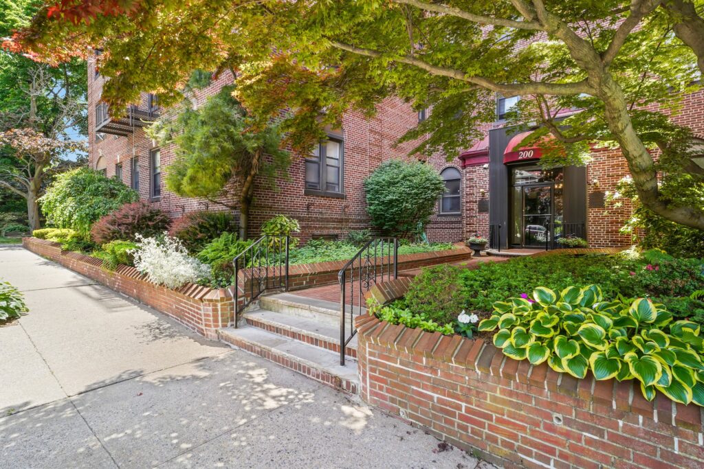 Photo of entrance to spacious corner-unit condo for sale in Staten Island New York