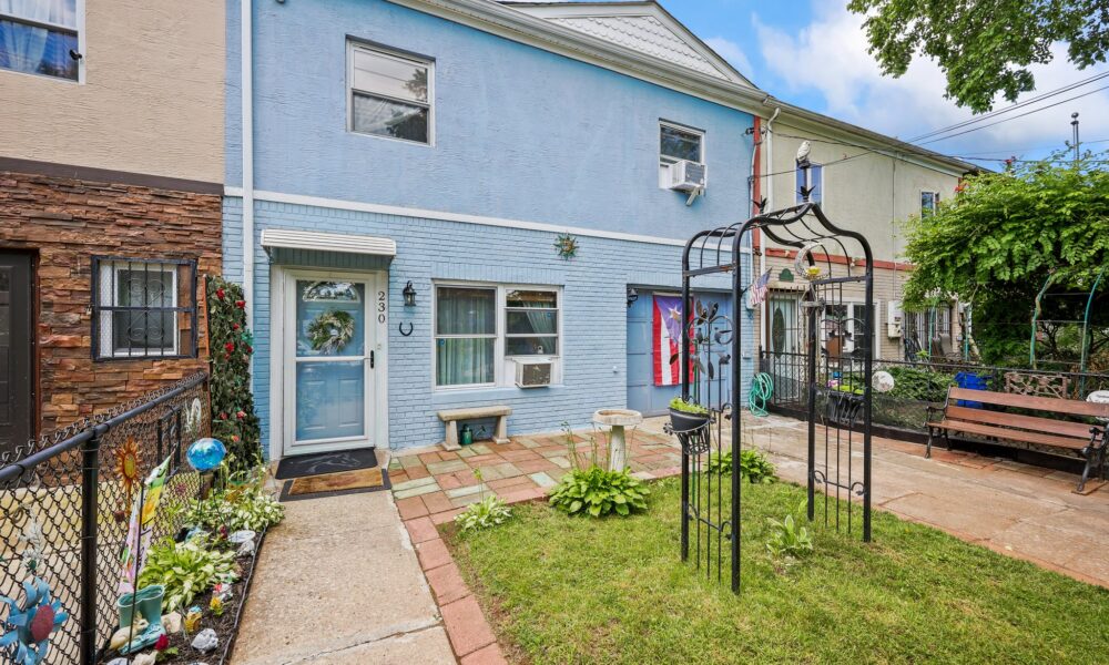 Home for sale in Mariners Harbor