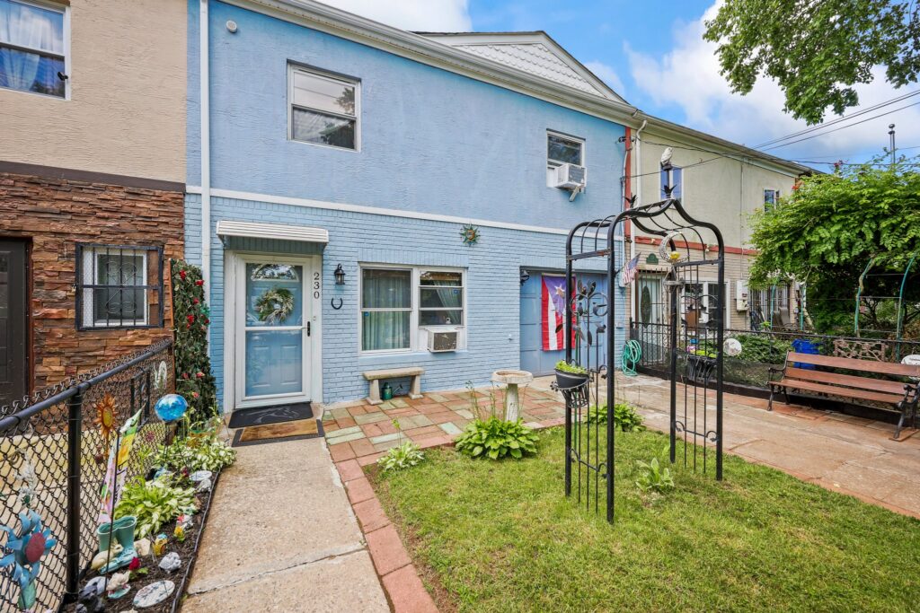 Home for sale in Mariners Harbor