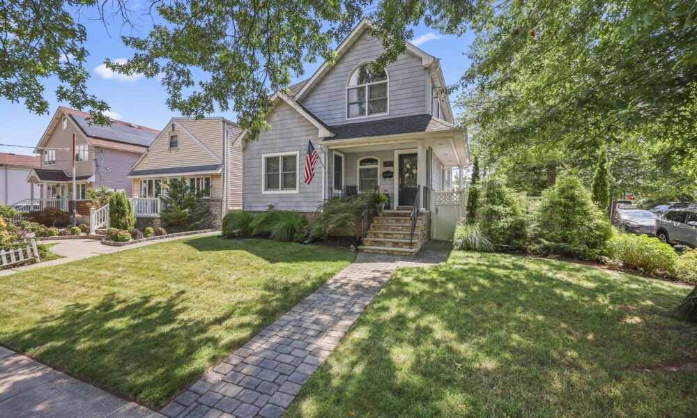 4-bedroom colonial for sale located in Annandale, Staten Island, NY