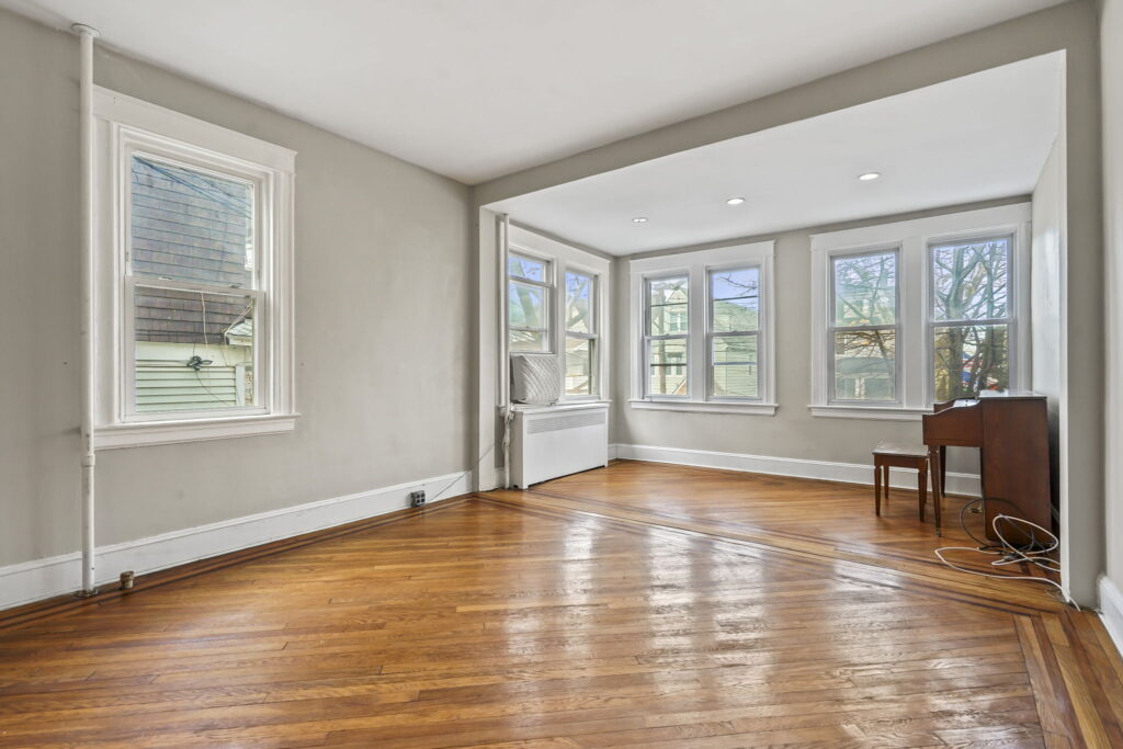 Living area - Home for sale - Spacious 7/6 two-family in desirable Silver Lake, Staten Island, NY 10301