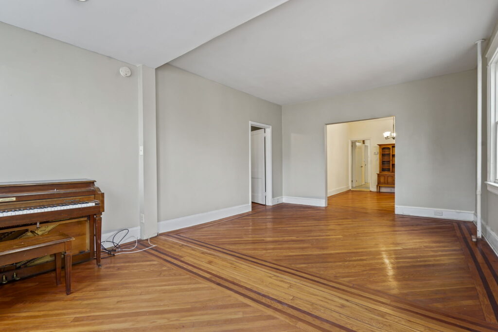 Living area - Home for sale - Spacious 7/6 two-family in desirable Silver Lake, Staten Island, NY 10301