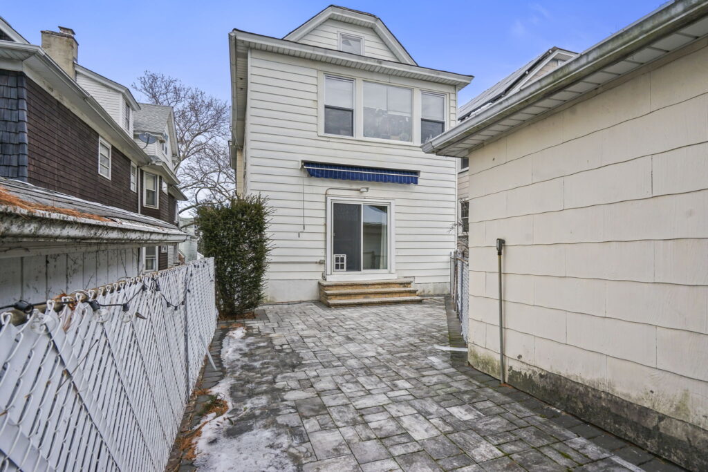 Outside - Home for sale - Spacious 7/6 two-family in desirable Silver Lake, Staten Island, NY 10301