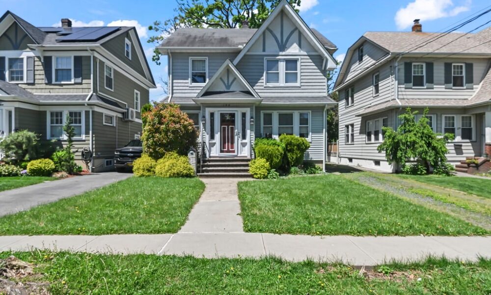 For sale in Westerleigh, Staten Island, New York Classic 3-bedroom Westerleigh colonial For sale in Westerleigh, Staten Island, New York Classic 3-bedroom Westerleigh colonial
