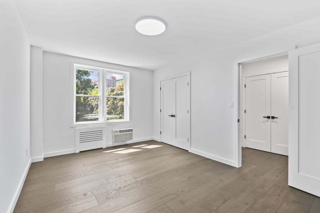 For Sale in Staten Island, New York 1-bedroom co-op in the Heart of St. George