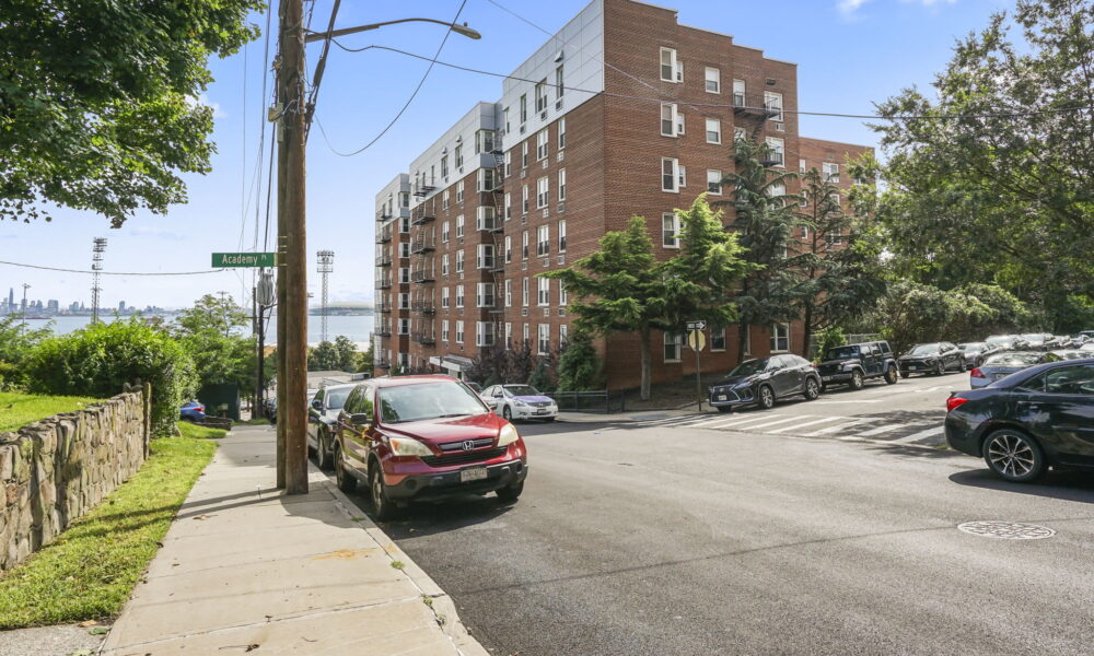 Exterior photo of a desirable studio Co-Op for sale in Staten Island, New York Photo of the outside of a desirable studio Co-Op for sale in Staten Island, New York