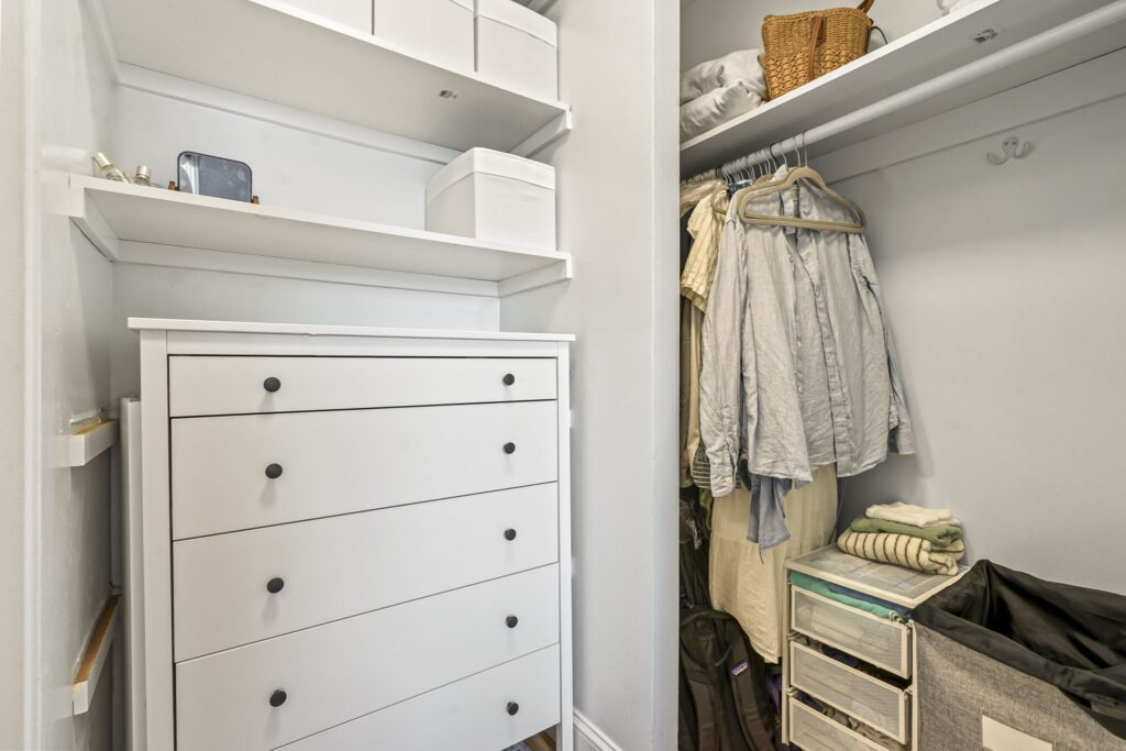 Interior photo of a desirable studio Co-Op for sale in Staten Island, New York