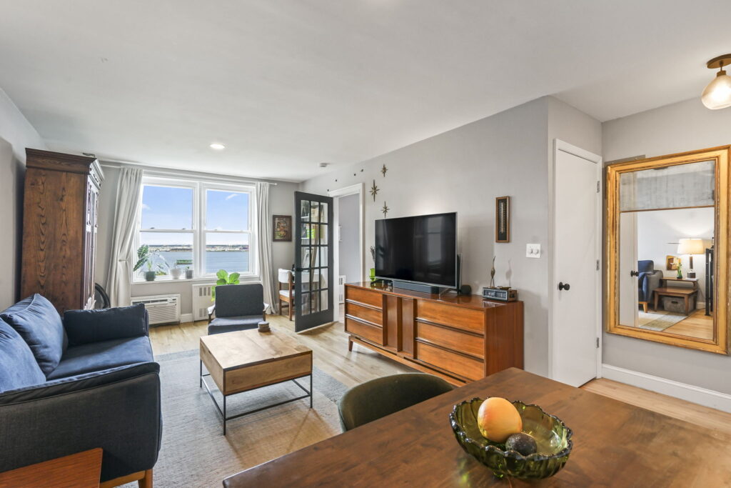 Interior photo of a desirable studio Co-Op for sale in Staten Island, New York