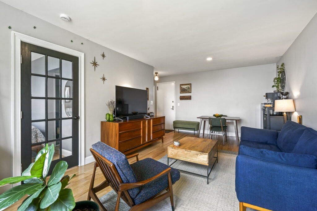 Interior photo of a desirable studio Co-Op for sale in Staten Island, New York