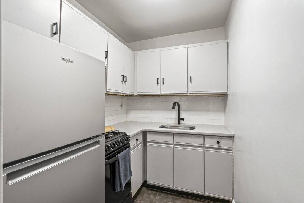 Photo the kitchen of a desirable studio Co-Op for sale in Staten Island, New York