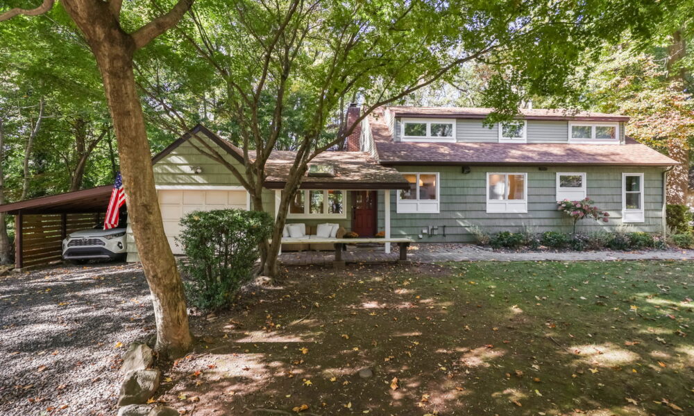 Photo of house for sale on LightHouse Hill, Staten Island, NY Photo of house for sale on LightHouse Hill, Staten Island, NY