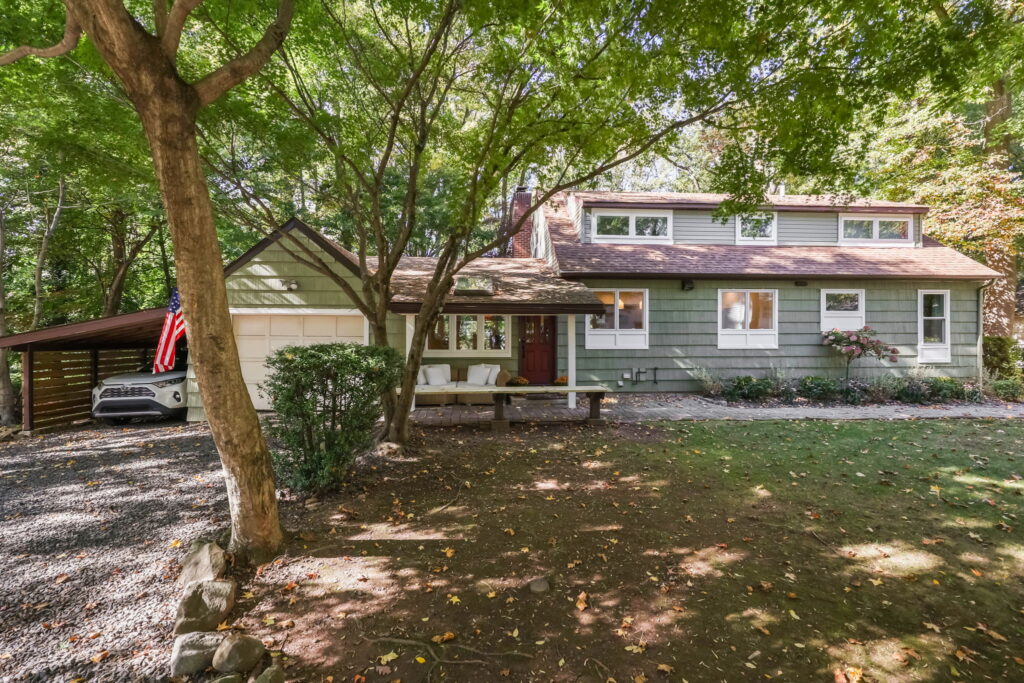 Photo of house for sale on LightHouse Hill, Staten Island, NY